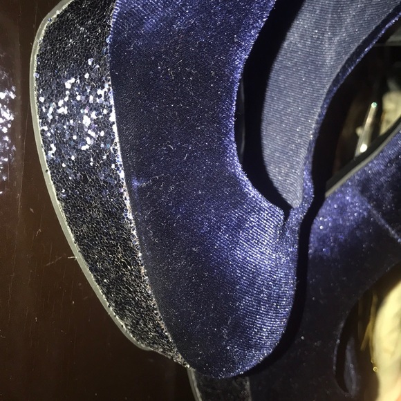 G By Guess Beautiful Blue Fabric Shoes - Picture 8 of 8